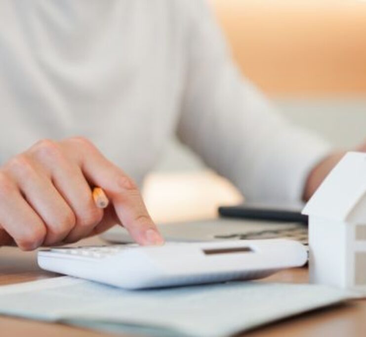 Damen: Onze makelaars staan voor u klaar. Kopen, Verkopen, Hypotheken, Taxaties, Nieuwbouw, Verhuur, Uitponden, Waardebepaling, Projectontwikkeling | Neem contact met ons op